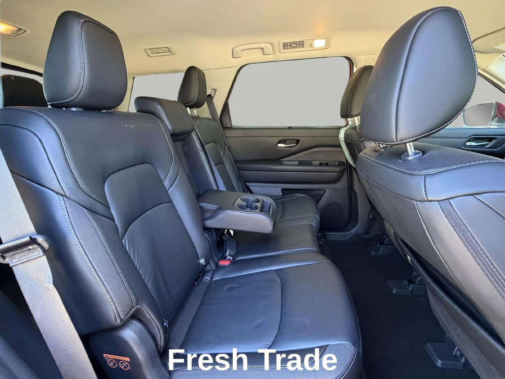 Used 2024 Nissan Pathfinder SL AWD/4WD image 9