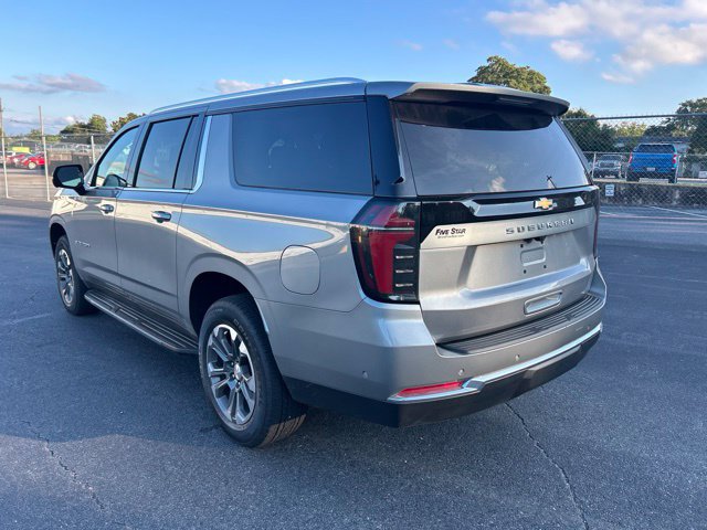 Used 2026 Chevrolet Suburban LS RWD image 3