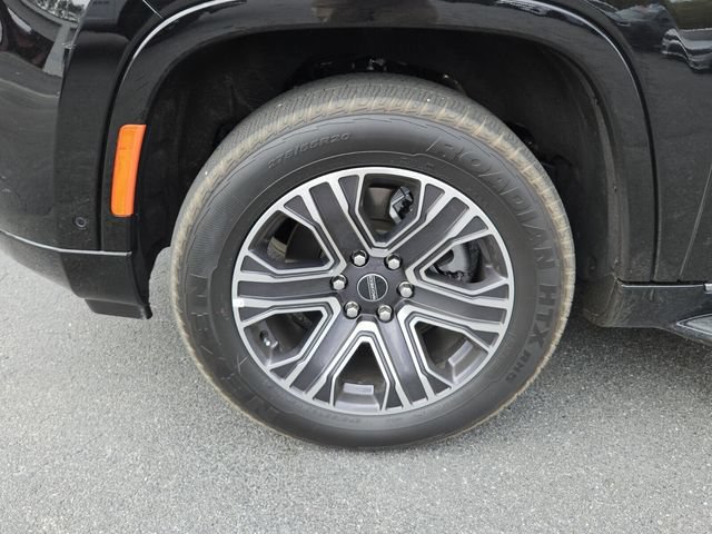 Used 2025 Jeep Wagoneer 4WD image 9