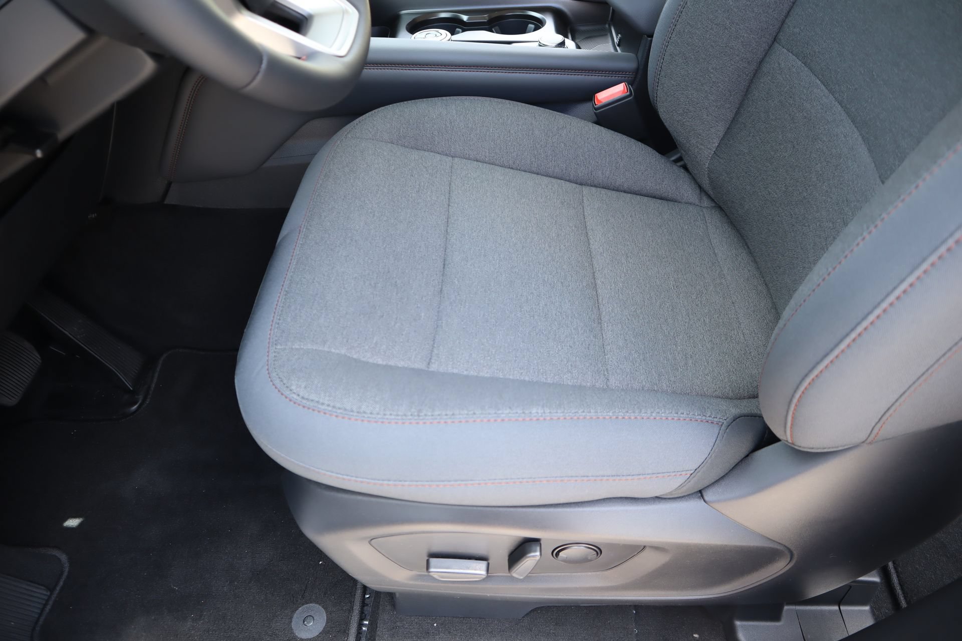 New 2026 Ford Explorer Active RWD image 13