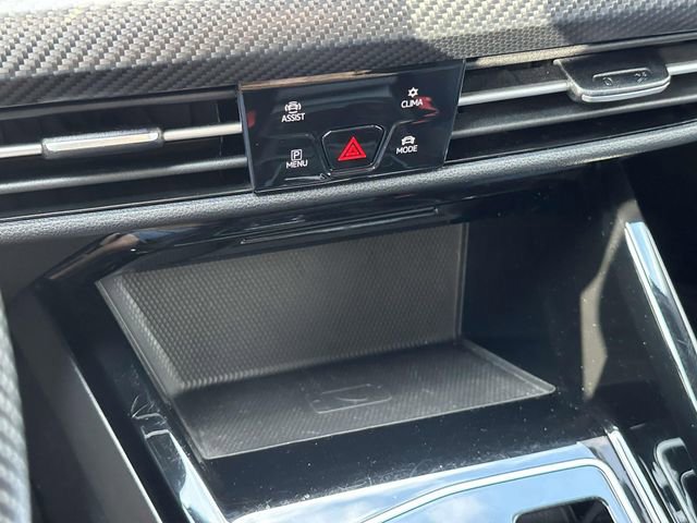 Used 2023 Volkswagen Golf 20th Anniversary Edition image 31