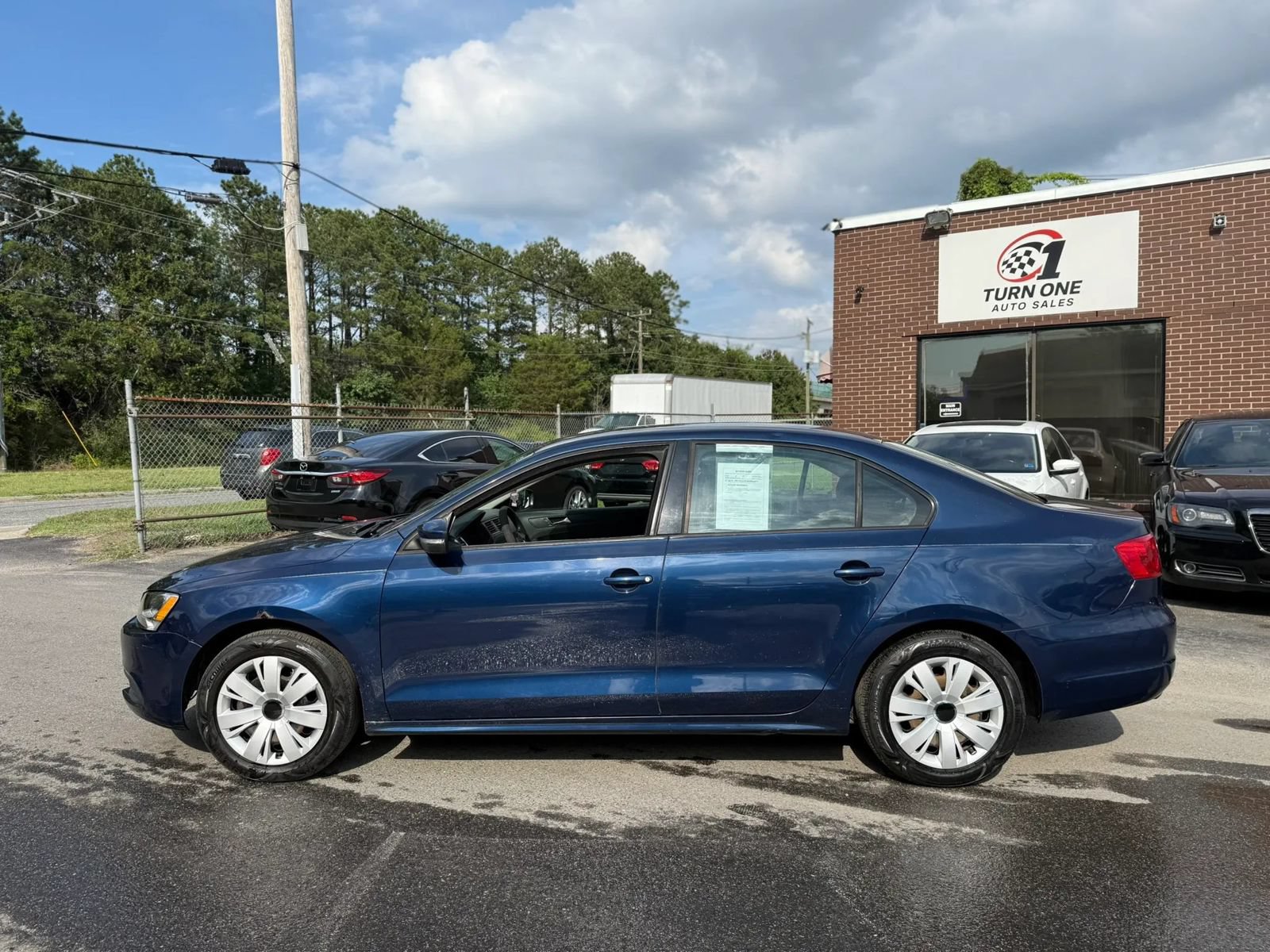 Used 2012 Volkswagen Jetta SE FWD image 2