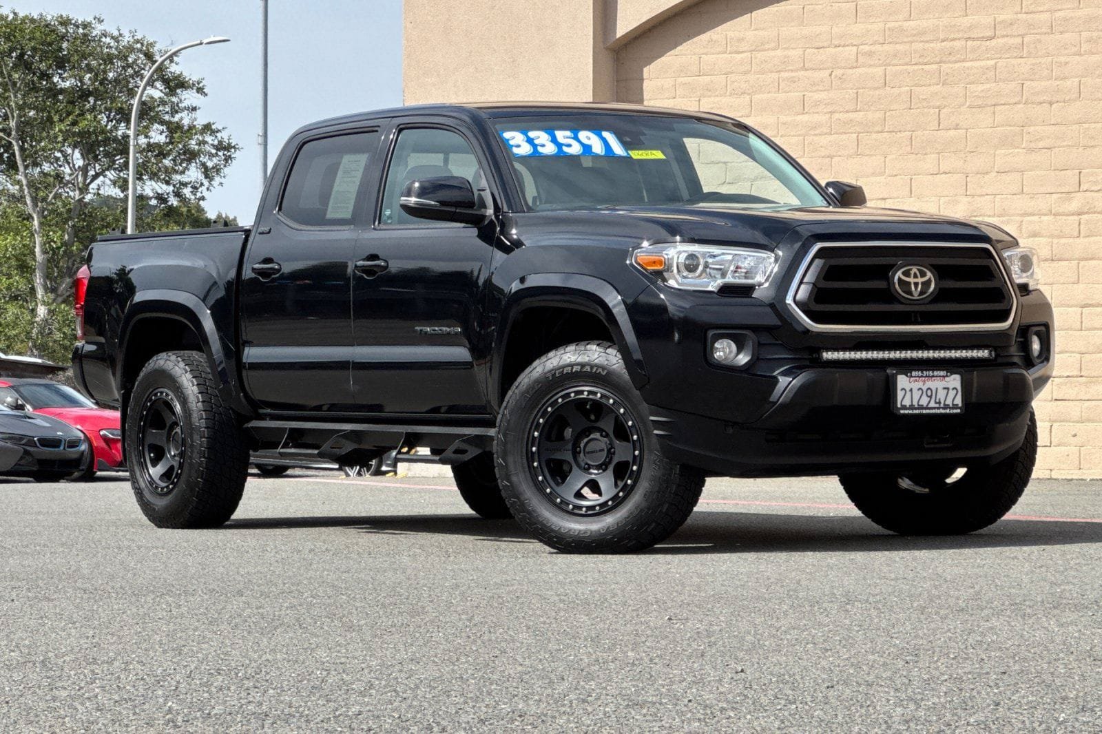 Used 2020 Toyota Tacoma SR5 w/ Technology Package AWD/4WD image 2
