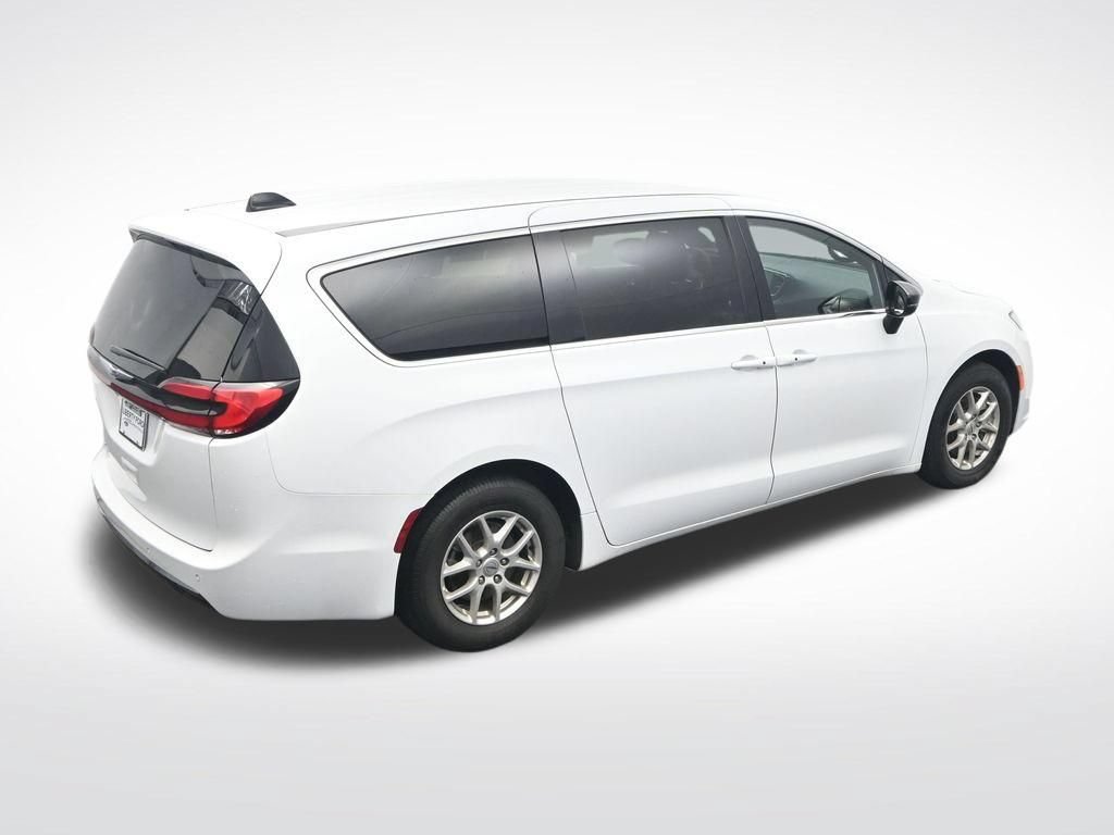 Used 2025 Chrysler Pacifica Select FWD image 28