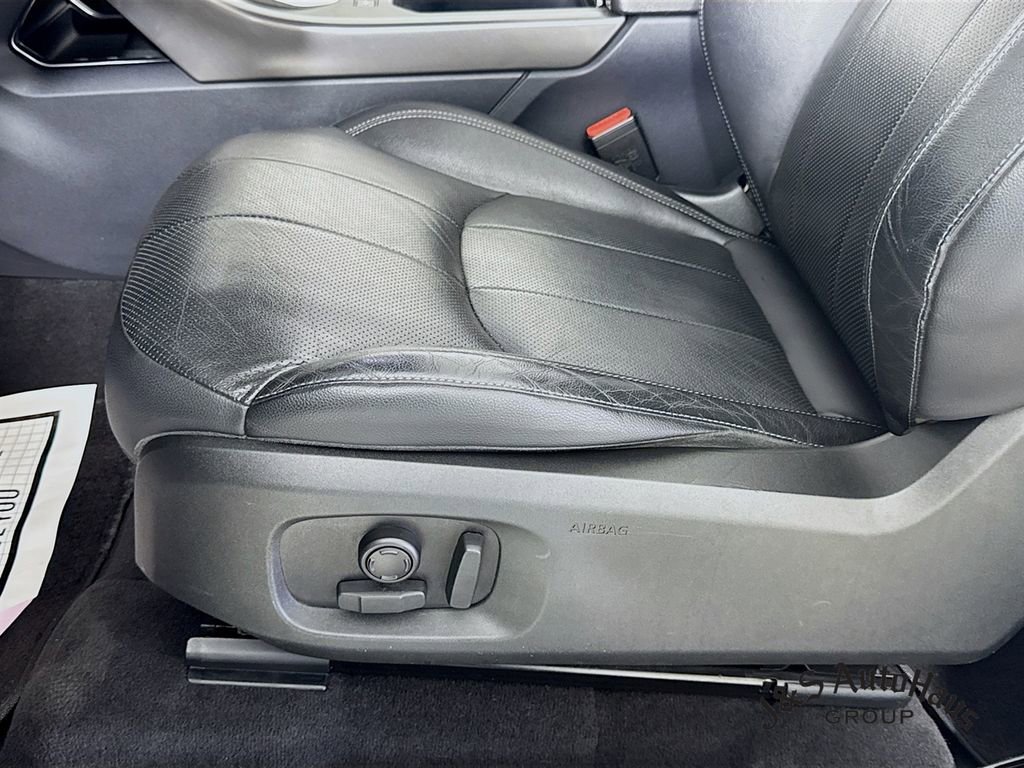 Used 2018 Land Rover Range Rover Evoque SE Dynamic image 25