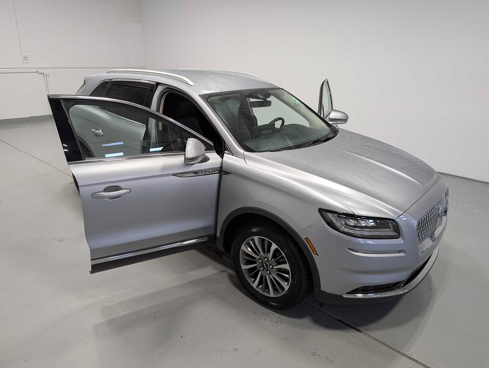 Certified 2023 Lincoln Nautilus AWD w/ Premium Package image 16