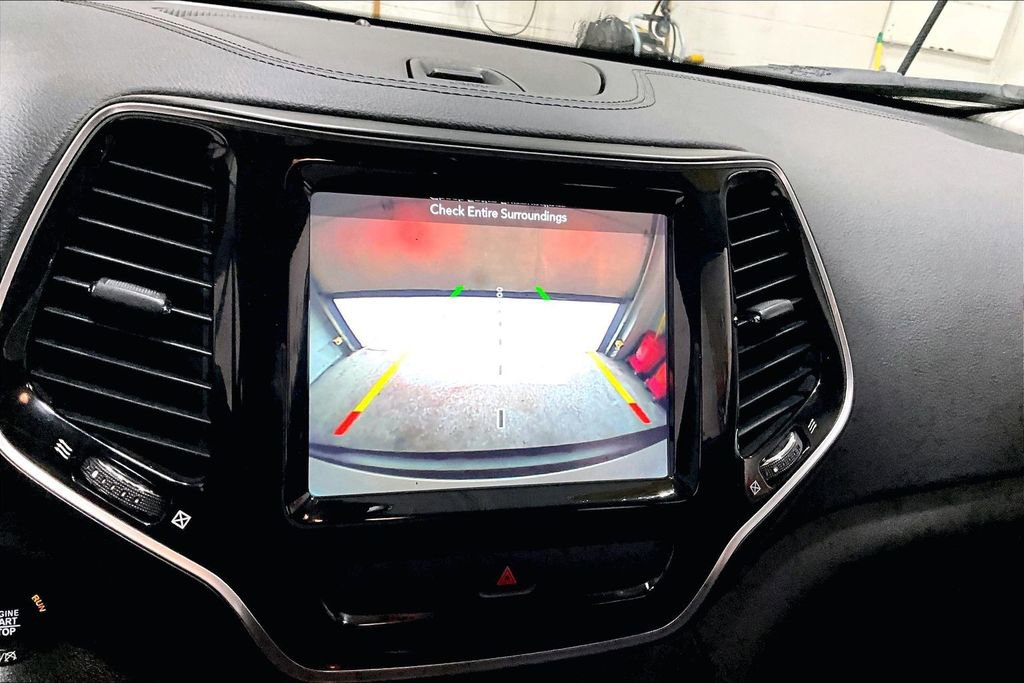 Used 2019 Jeep Cherokee Limited AWD/4WD image 14
