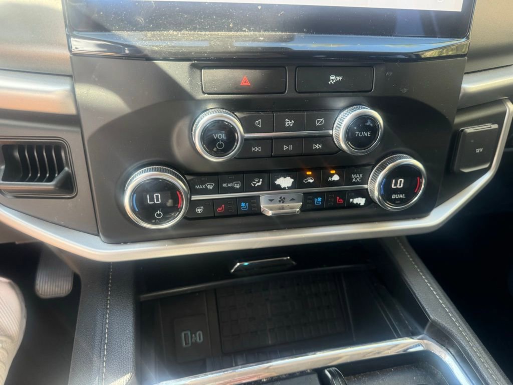 Used 2023 Ford Expedition XLT image 27