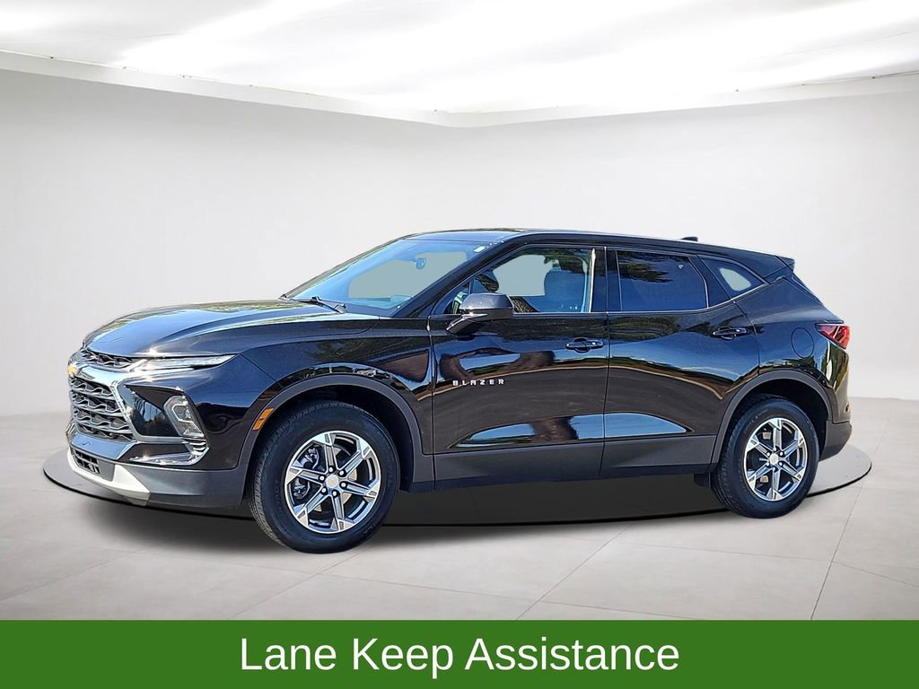 Used 2023 Chevrolet Blazer LT image 3