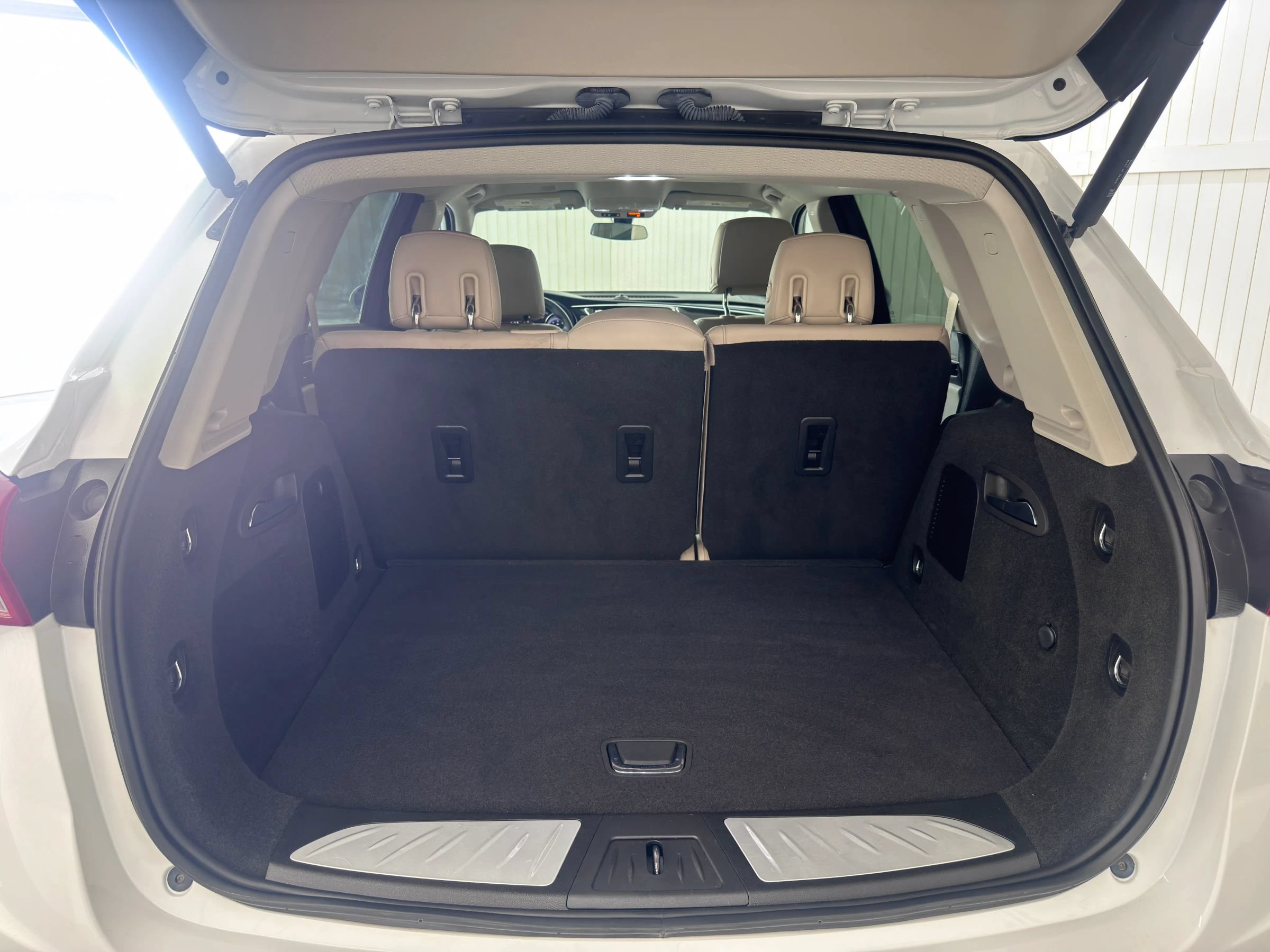 Used 2020 Buick Envision Essence FWD image 13