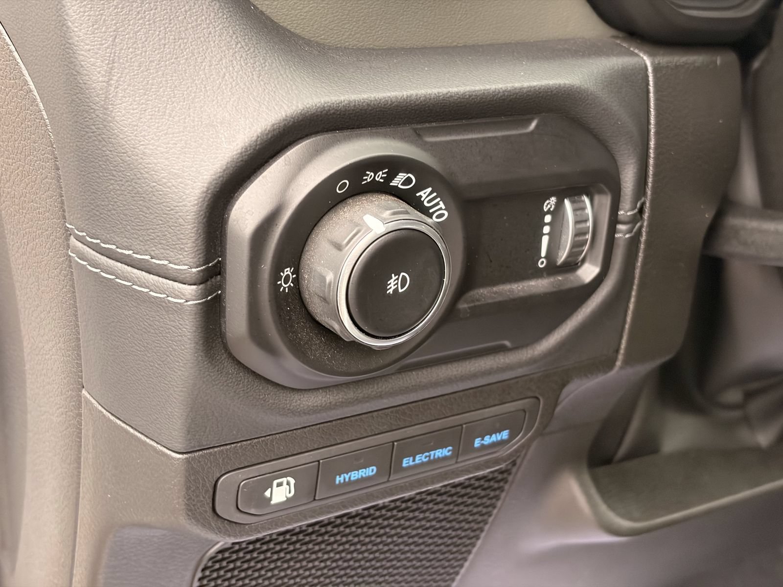 Used 2024 Jeep Wrangler High Altitude AWD/4WD image 22