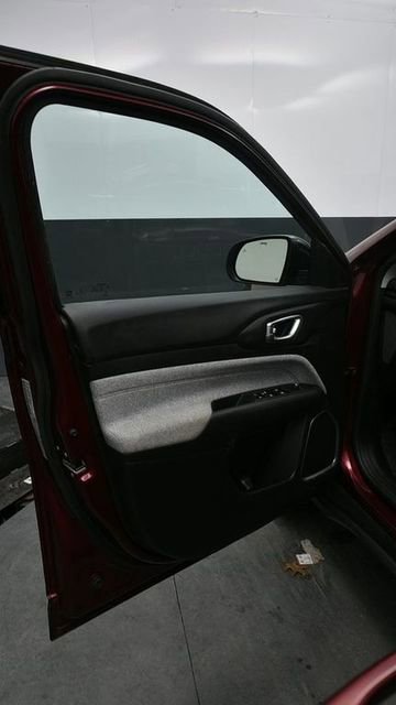 Used 2022 Jeep Compass Latitude AWD/4WD image 17