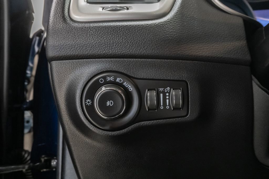 Used 2021 Jeep Compass 80th Special Edition image 15