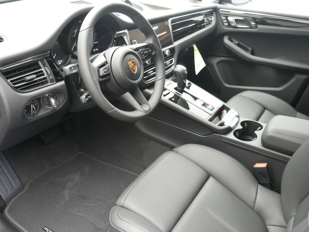 New 2026 Porsche Macan AWD/4WD image 5