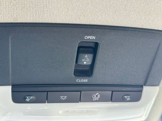 Used 2020 Nissan Sentra SR w/ Premium Package FWD image 25