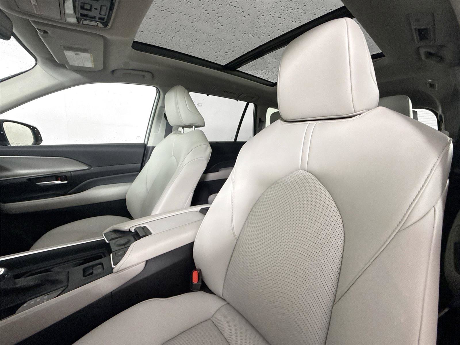 Certified 2024 Toyota Grand Highlander XLE image 3