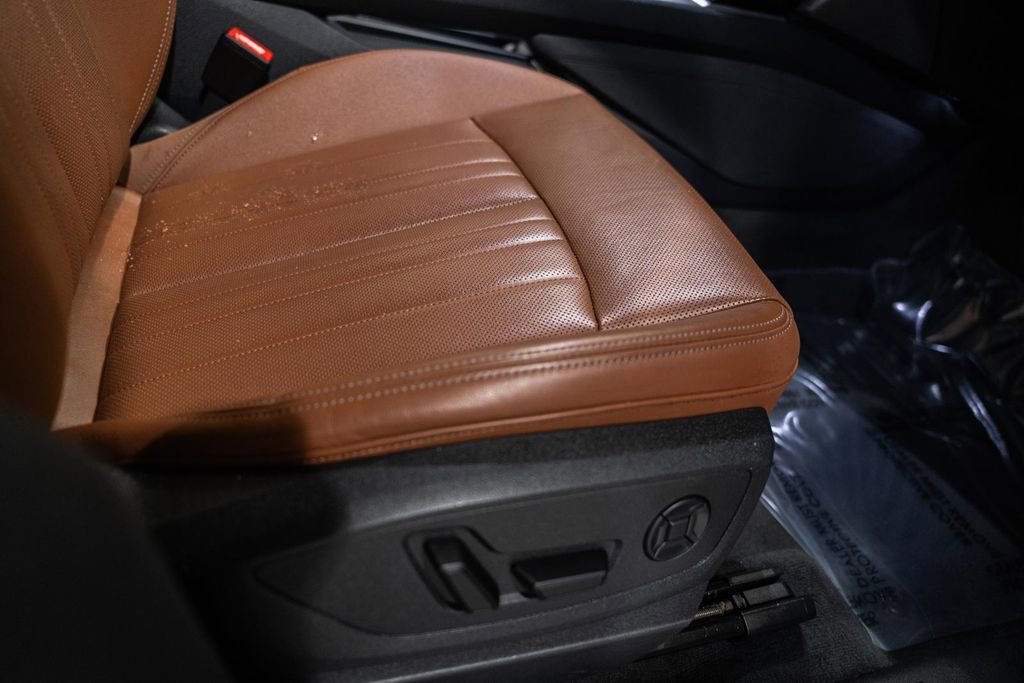 Used 2024 Audi Q8 e-tron Premium Plus image 33