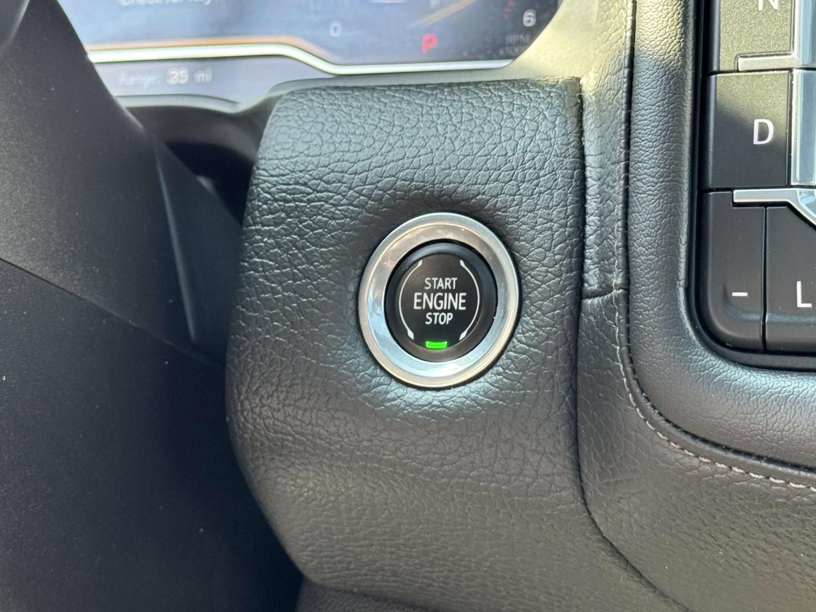 Used 2022 GMC Yukon Denali w/ Denali Premium Package AWD/4WD image 6