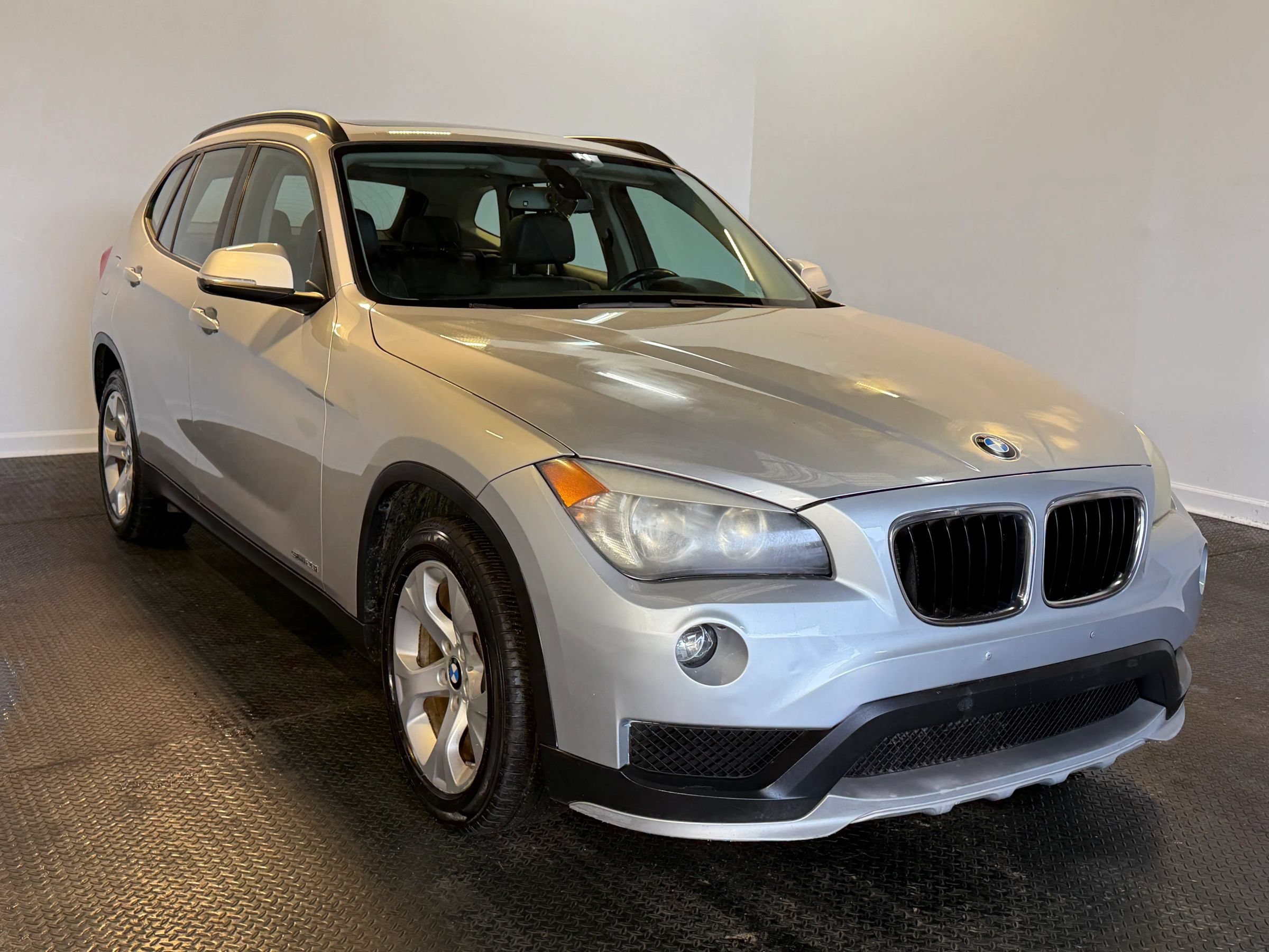 Used 2015 BMW X1 sDrive28i RWD image 3