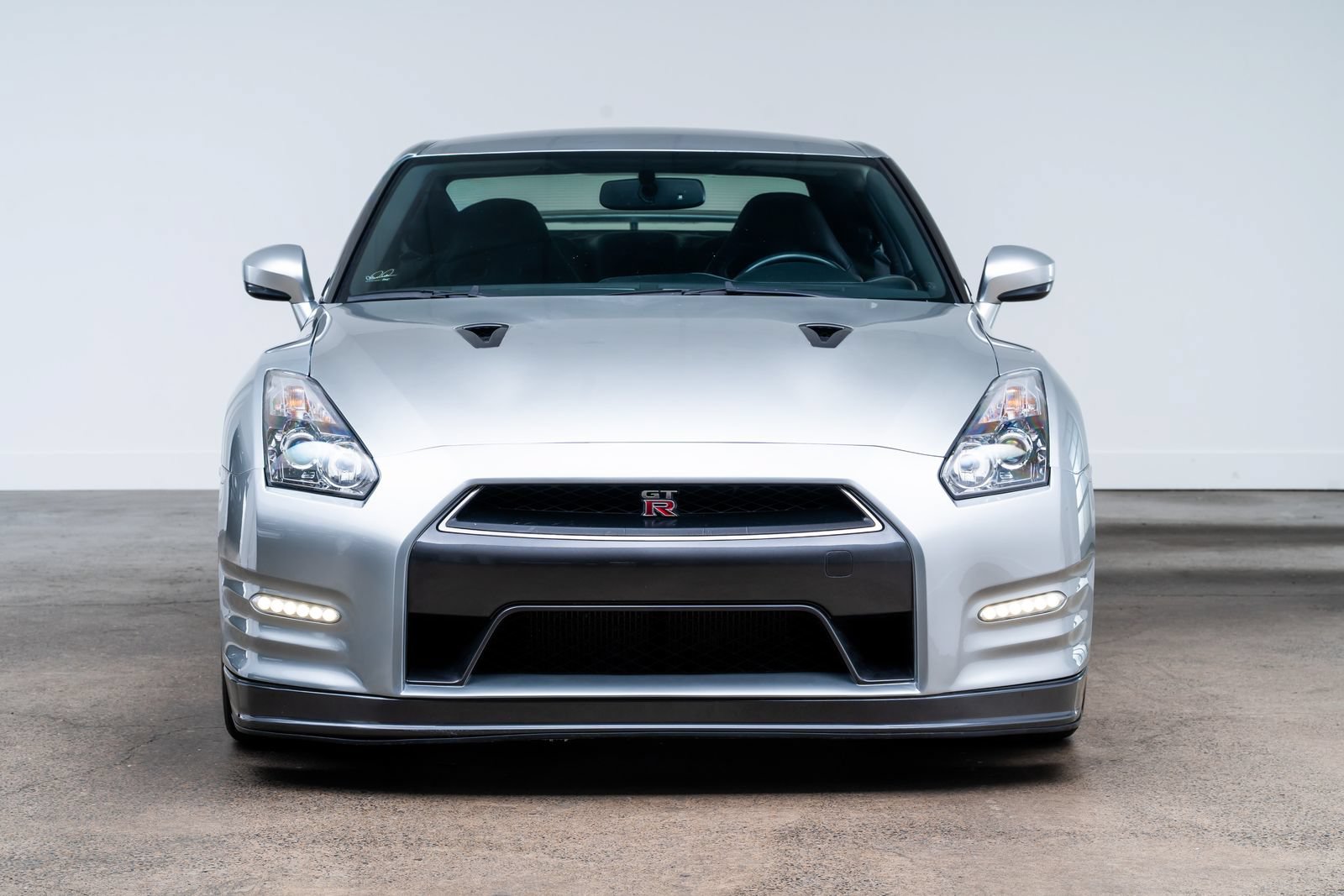 Used 2014 Nissan GT-R Premium AWD/4WD image 2