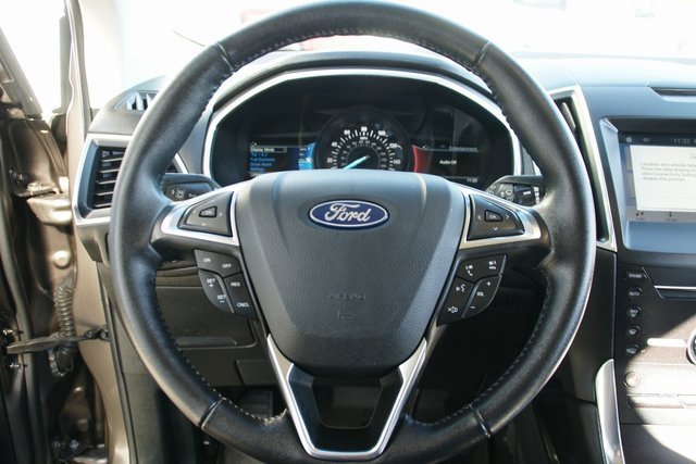 Used 2019 Ford Edge Titanium image 18