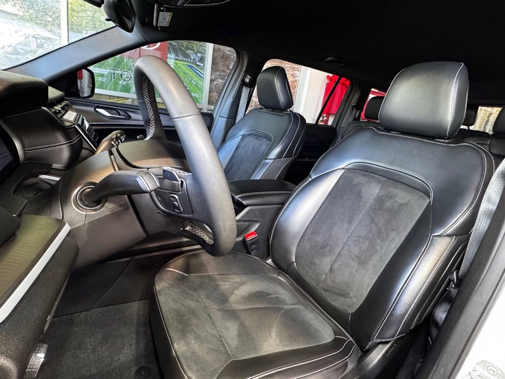 Used 2024 Jeep Grand Cherokee L Laredo image 18