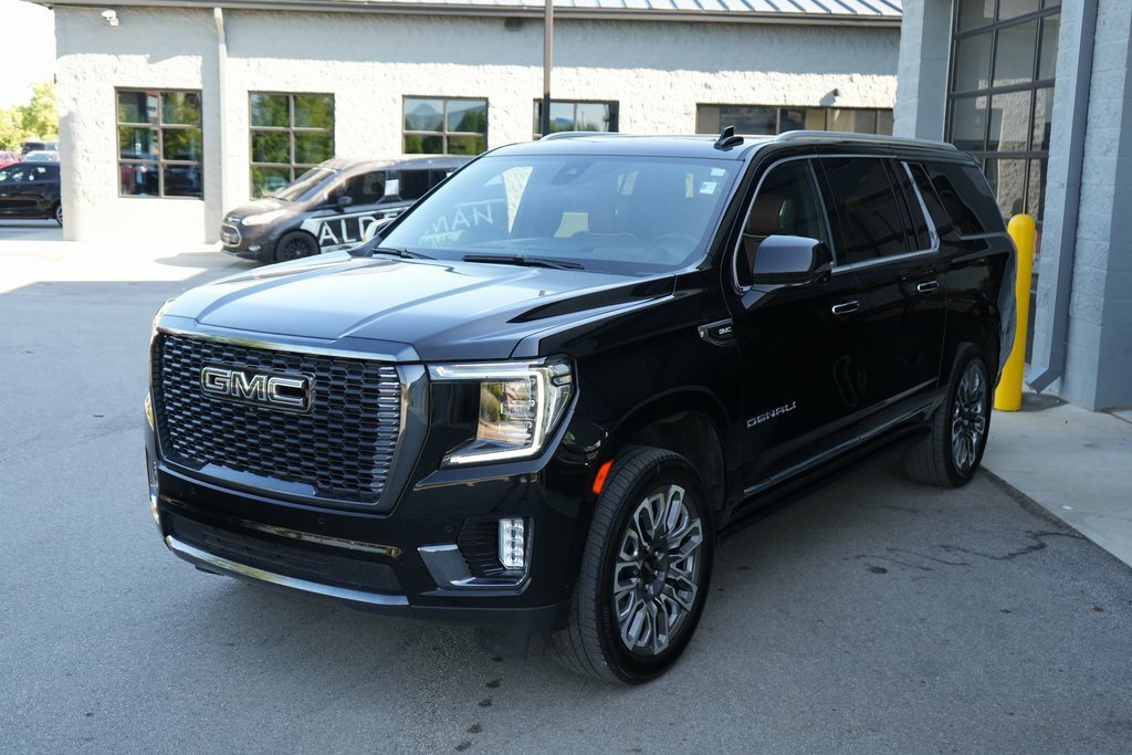 Used 2023 GMC Yukon XL Denali Ultimate image 3