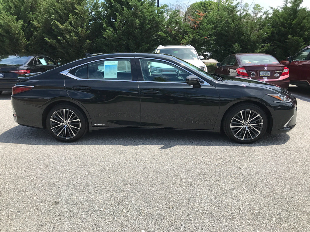 Used 2022 Lexus ES 300h w/ Premium Package FWD image 9