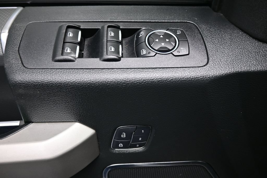 Used 2015 Ford F150 Lariat w/ Equipment Group 502A Luxury AWD/4WD image 12