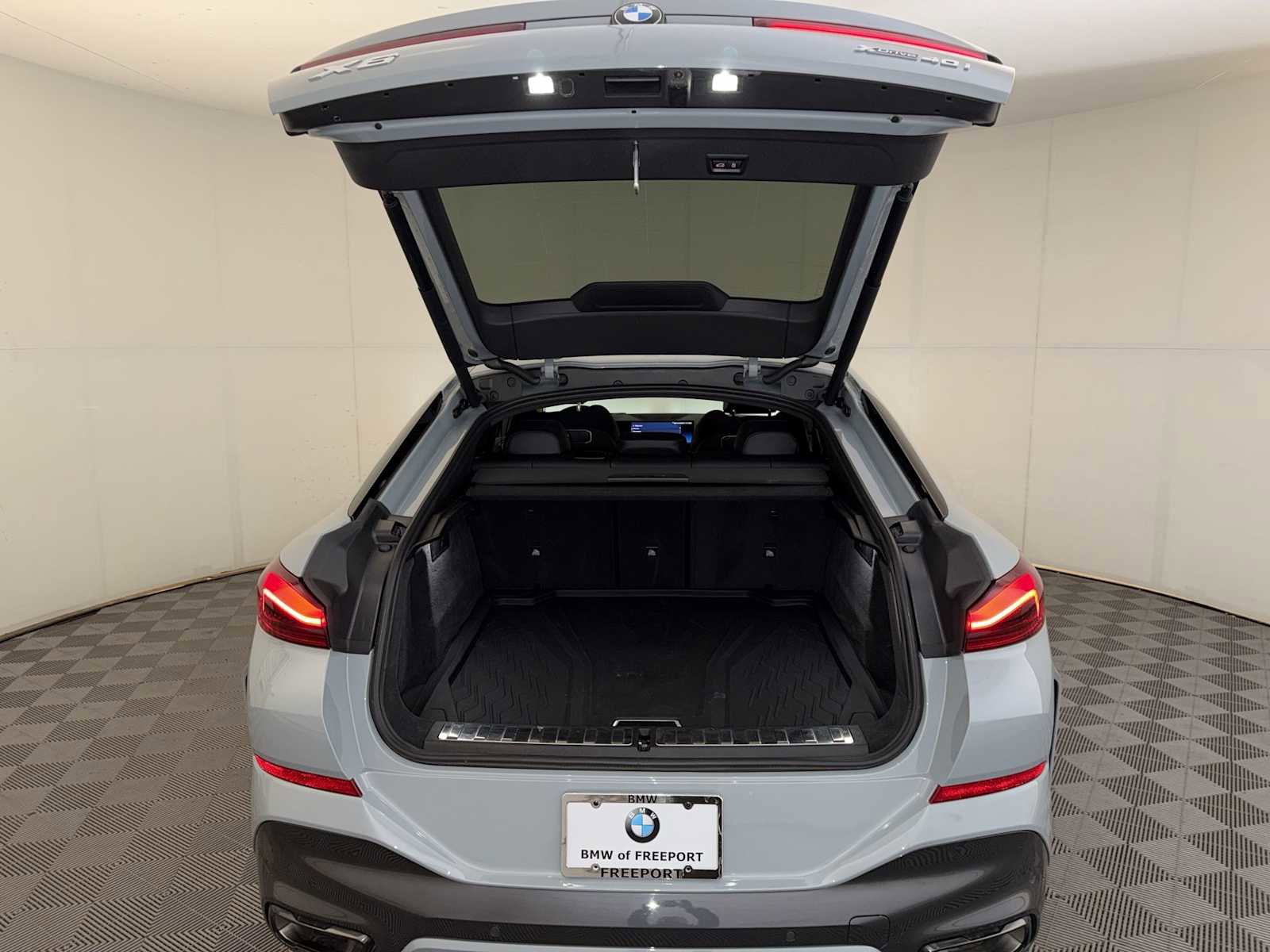 Used 2025 BMW X6 xDrive40i w/ Premium Package image 23