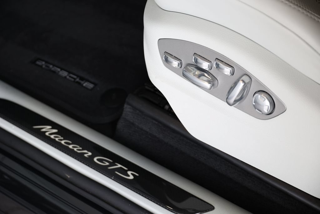 Certified 2025 Porsche Macan GTS AWD/4WD image 46