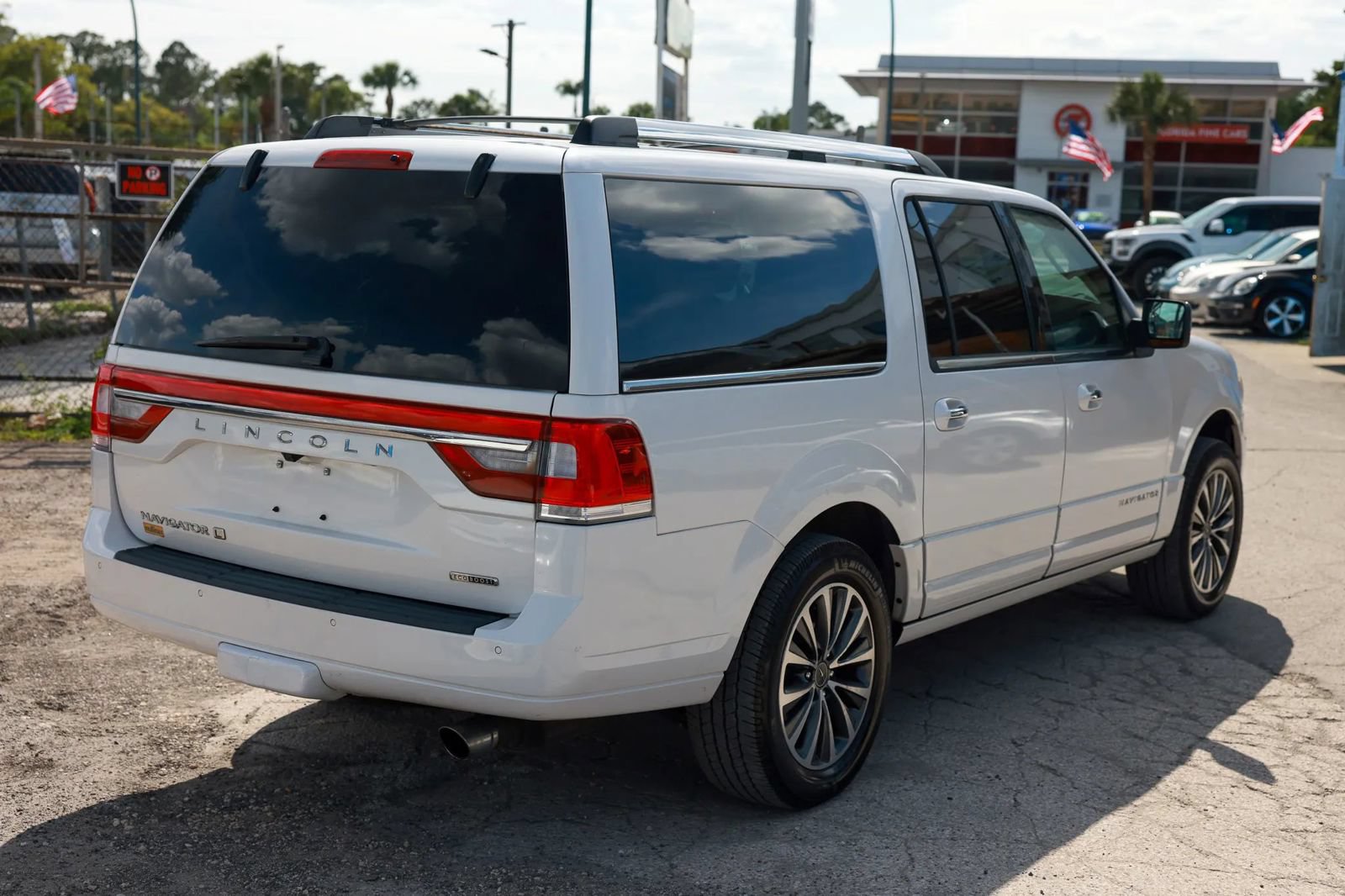 Used 2015 Lincoln Navigator L 2WD image 7