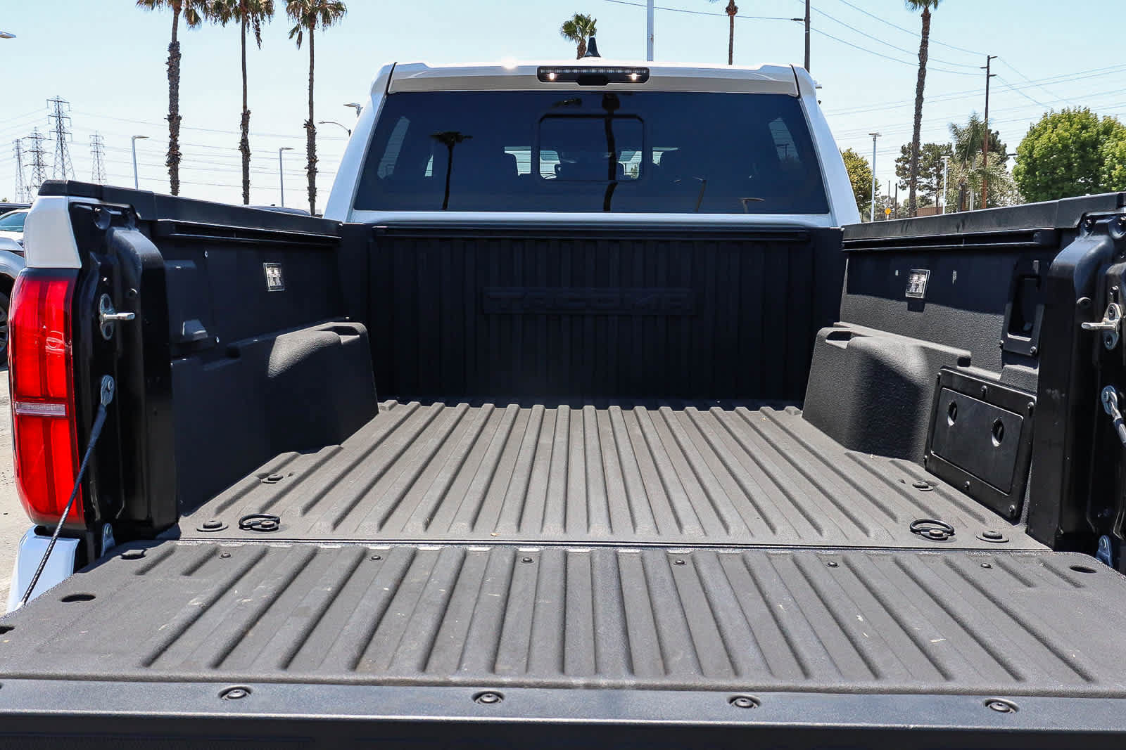 Used 2024 Toyota Tacoma TRD Off-Road w/ TRD Off Road Upgrade Package AWD/4WD image 17