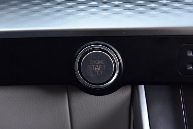 Used 2024 Kia Carnival LX image 15