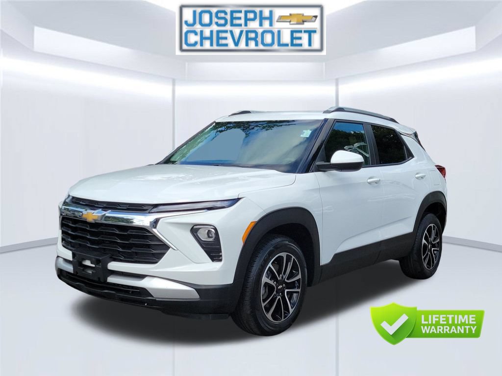 Used 2025 Chevrolet TrailBlazer LT AWD/4WD image 2