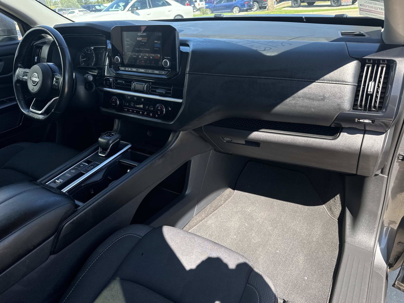 Used 2025 Nissan Pathfinder SV FWD image 10