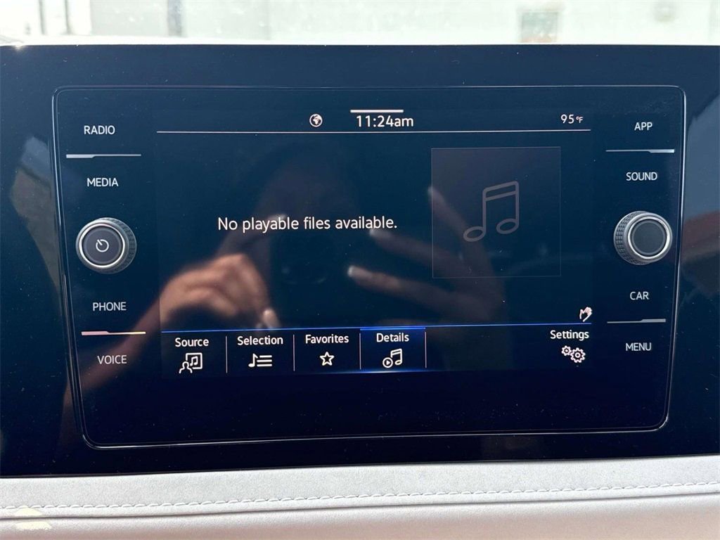 New 2025 Volkswagen Taos SE image 18