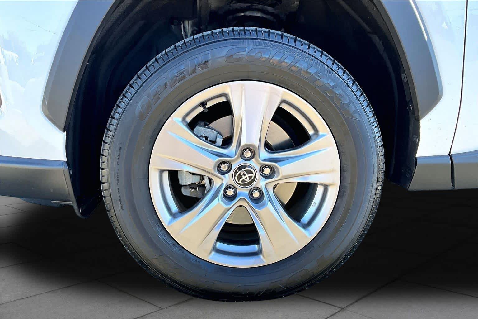 Certified 2022 Toyota RAV4 XLE AWD/4WD image 10