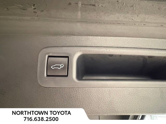 Used 2023 Toyota Highlander XLE image 15