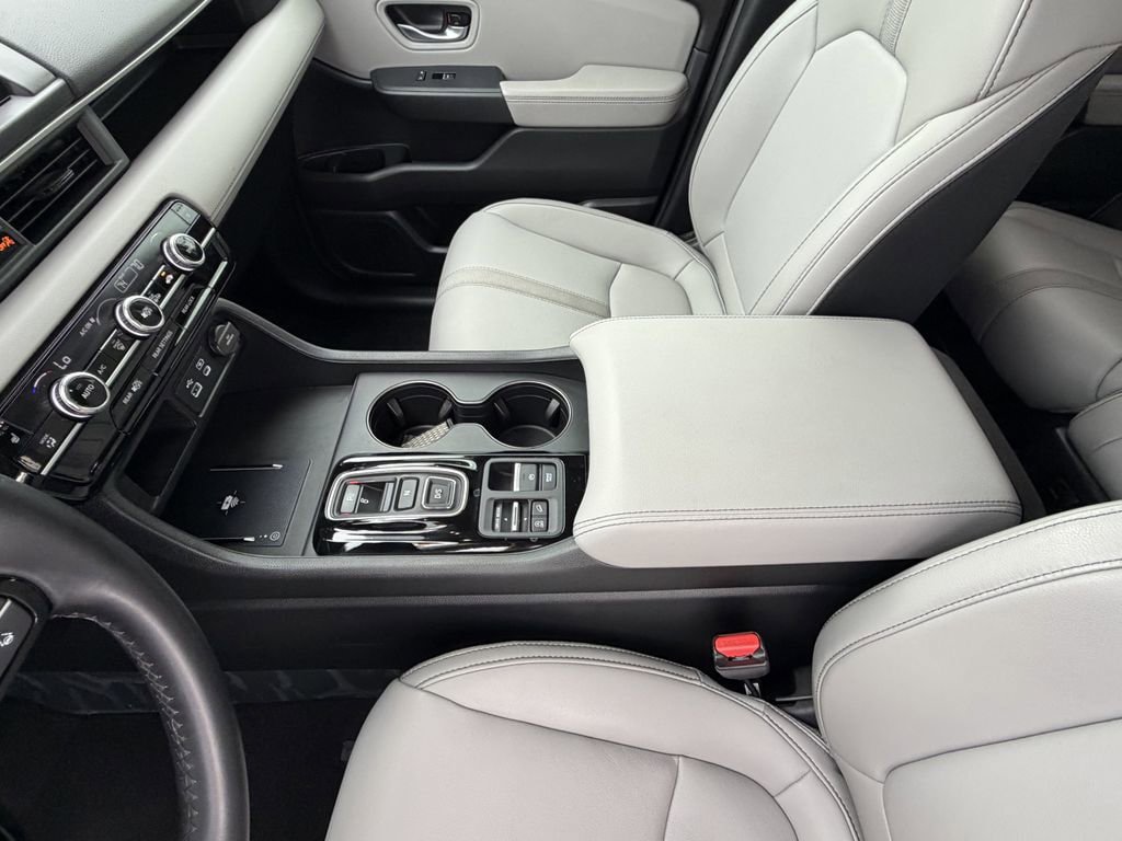 Used 2025 Honda Pilot EX-L image 19