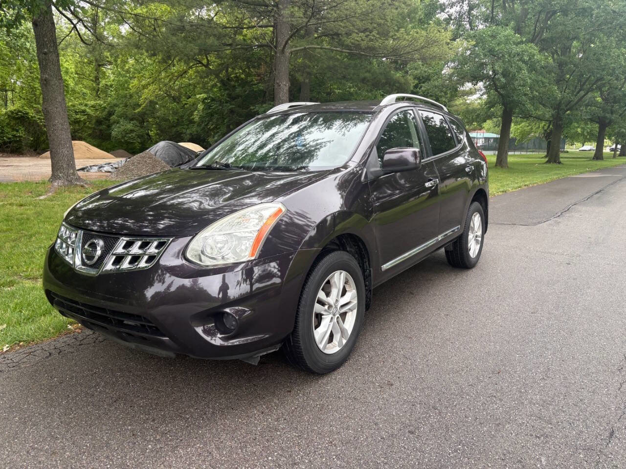 Used 2013 Nissan Rogue SV FWD image 2