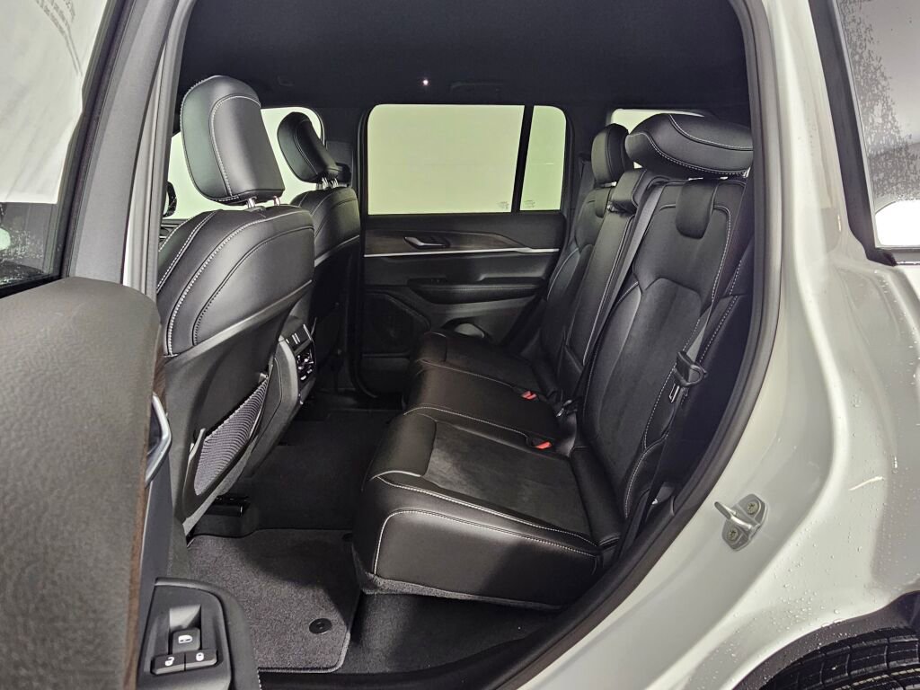 New 2026 Jeep Grand Cherokee Altitude image 33