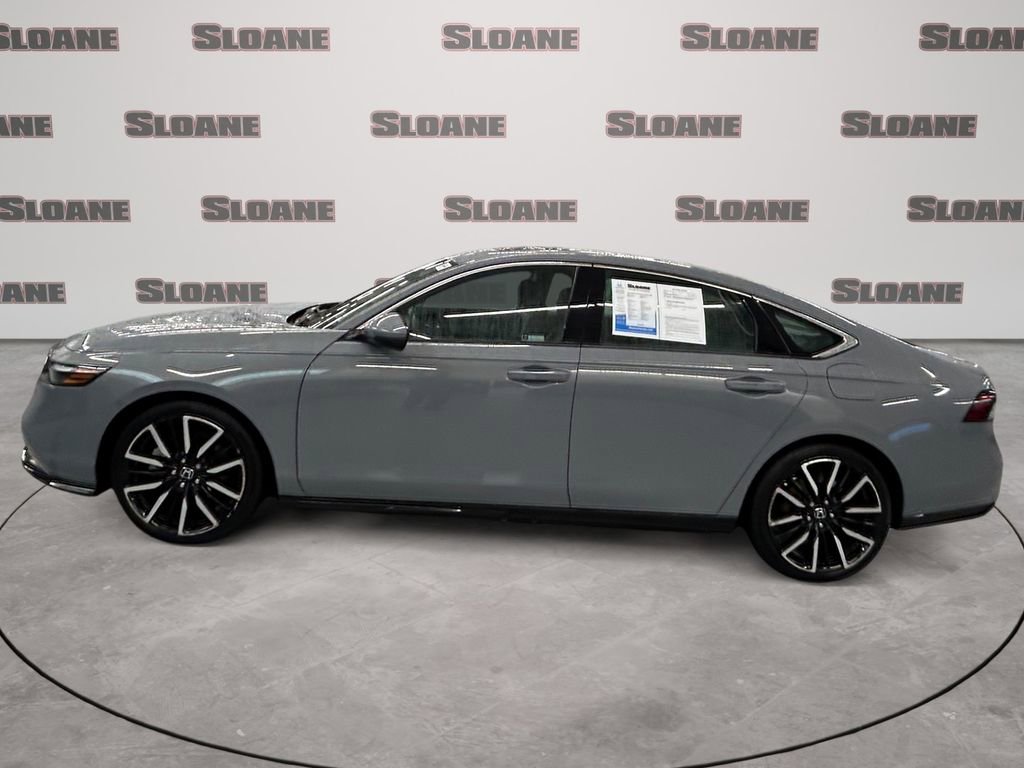 Used 2023 Honda Accord Touring image 2