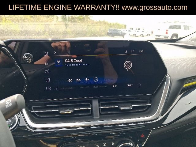 Used 2025 Chevrolet Trax ACTIV w/ Sunroof Package FWD image 11
