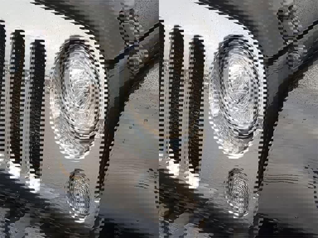 Used 2017 Jeep Wrangler Unlimited Sahara w/ Connectivity Group image 10