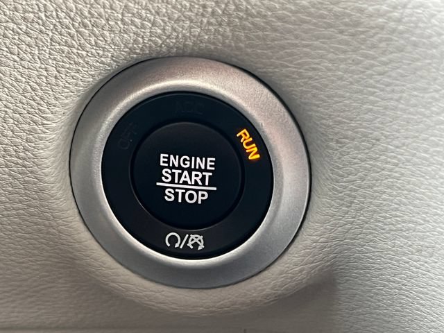 Used 2024 Chrysler Pacifica Limited FWD image 35