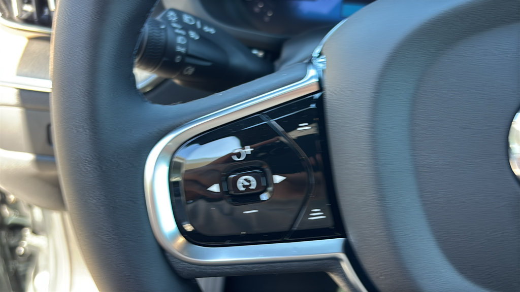 New 2027 Volvo XC60 B5 Plus AWD/4WD image 18