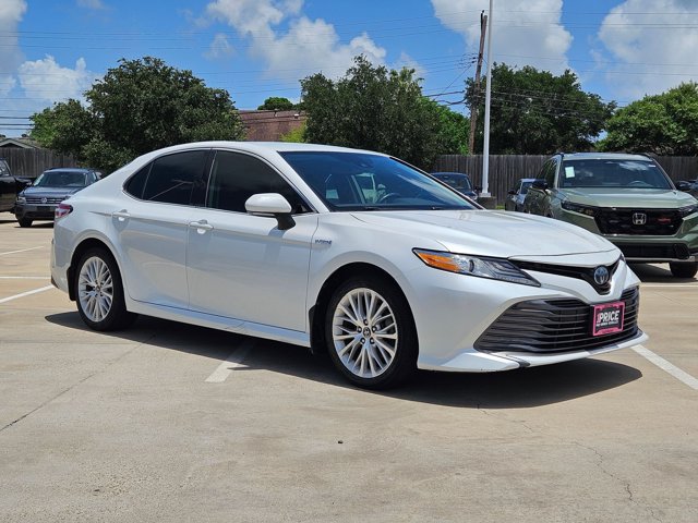 Used 2020 Toyota Camry XLE FWD image 3
