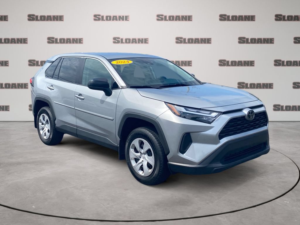 Used 2024 Toyota RAV4 LE AWD/4WD image 7