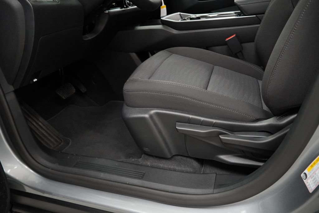 New 2027 Chevrolet Equinox LT FWD image 23